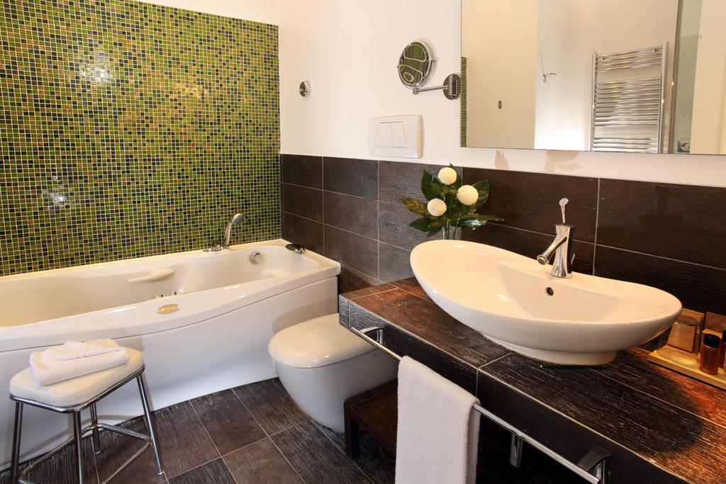 Vivaldi Luxury Rooms Рим Екстериор снимка