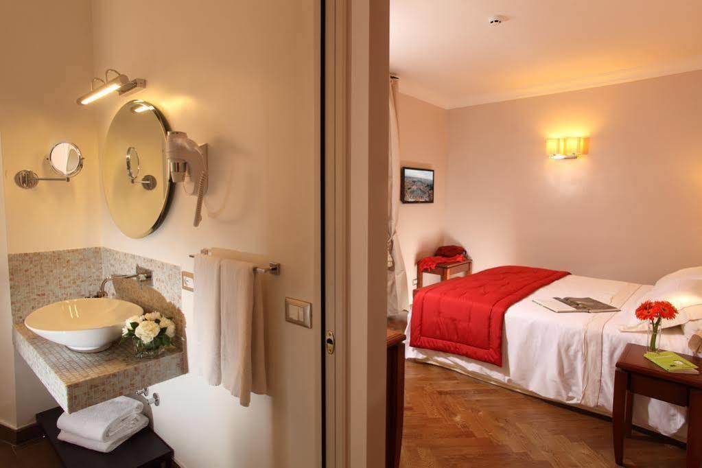 Vivaldi Luxury Rooms Рим Екстериор снимка